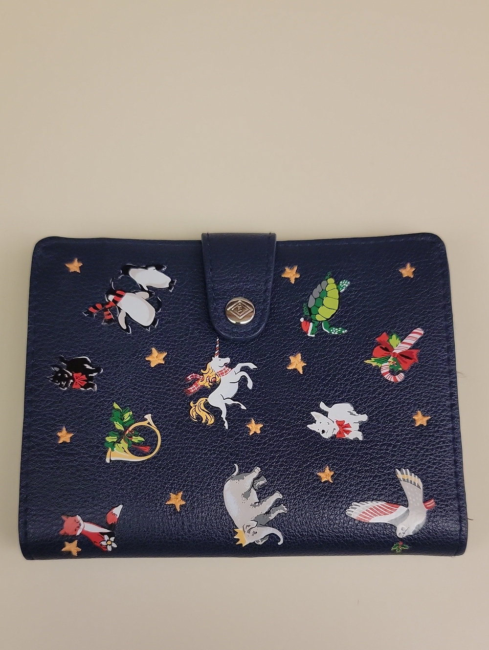 VERA BRADLEY RFID PASSPORT WALLET IN SNO GLOBE MOTIFS